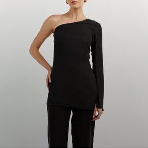Dissh Sasha One-Shoulder Black Top Long Sleeve Sleek Minimalistic Clean‎